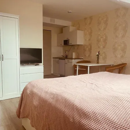 Séjour chez l'habitant Doppelzimmer Mit Dusche Und Minikueche *